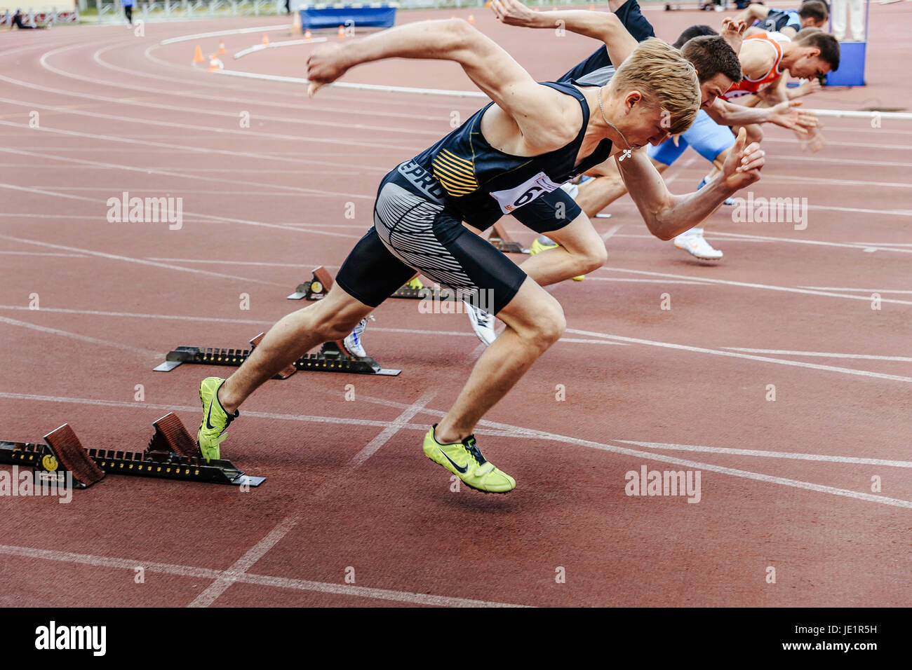 Start Sprinter Läufer Herren 100 lfm während UrFO Meisterschaft in der Leichtathletik Stockfoto