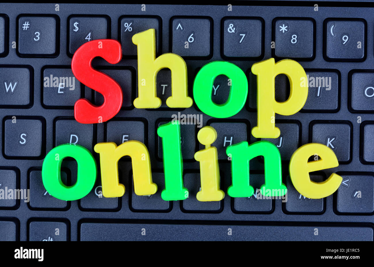 Shop Online-Wörter auf Computer Tastatur Nahaufnahme Stockfoto