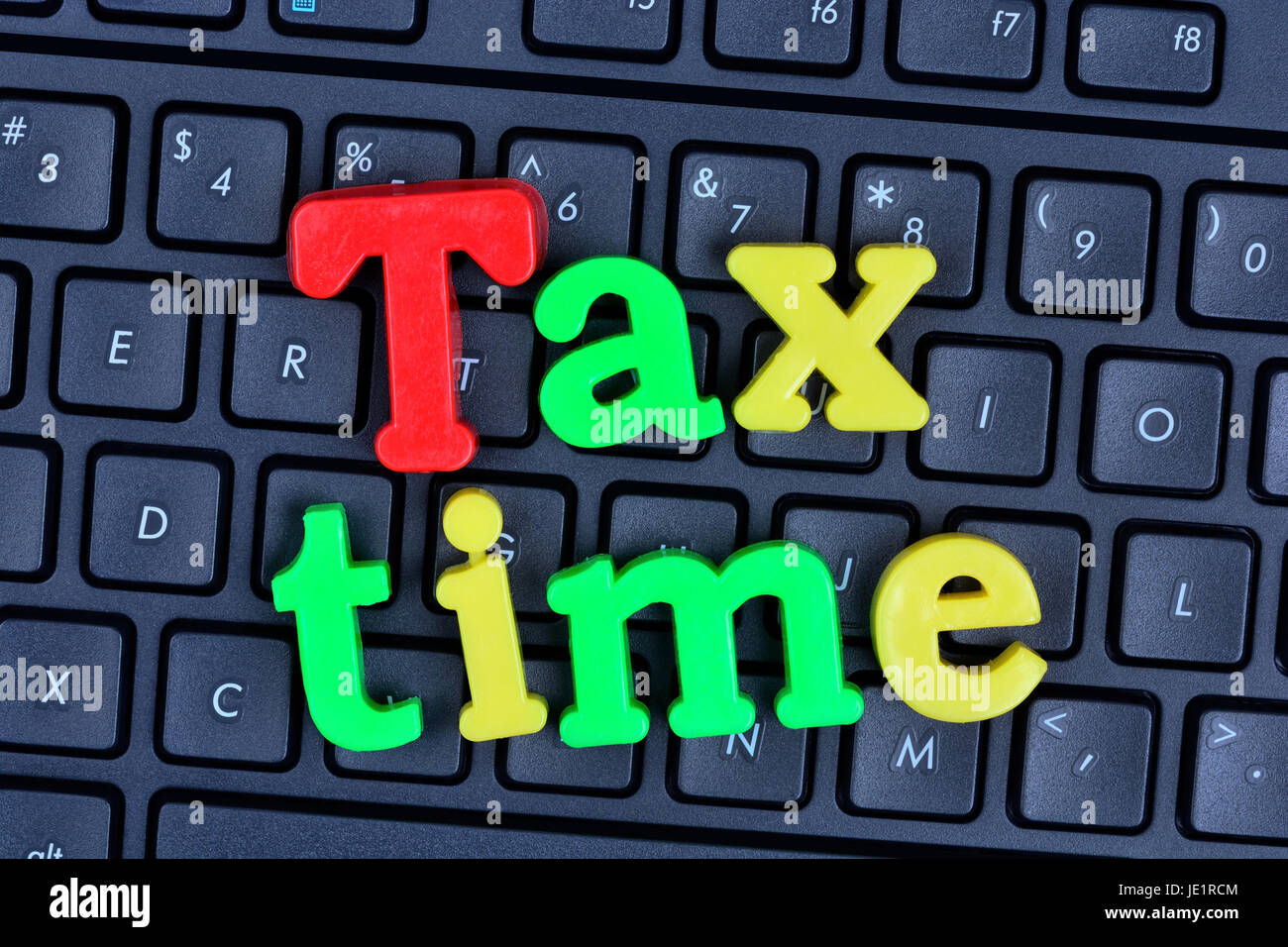 Wörter zu Zeit Steuer auf Computer Tastatur Nahaufnahme Stockfoto