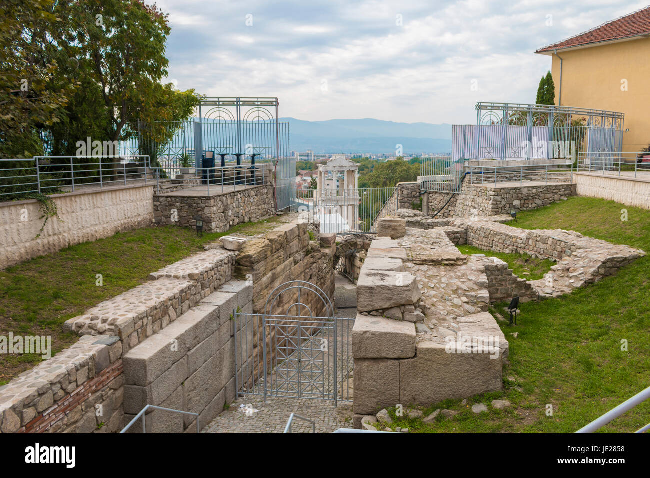 alten römischen Amphitheater, Plovdiv, Bulgarien. Plovdiv ist Europas älteste bewohnte Stadt. Der alte Plovdiv ist ein Teil des UNESCO Weltkulturerbes. Kandidat für die Europäische Kulturhauptstadt 2019 Stockfoto