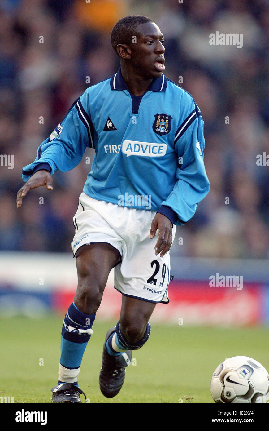 SHAUN WRIGHT-PHILLIPS MANCHESTER CITY MAIN ROAD MANCHESTER 19. Oktober 2002 Stockfoto