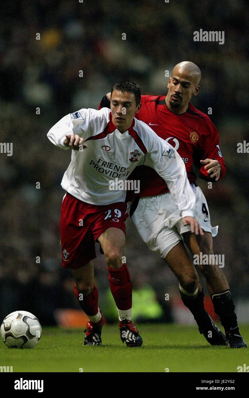 FABRICE FERDNANDES JUAN VERON MANCHESTER UTD V SOUTHAMPTON OLD TRAFFORD MANCESTER 2. November 2002 Stockfoto