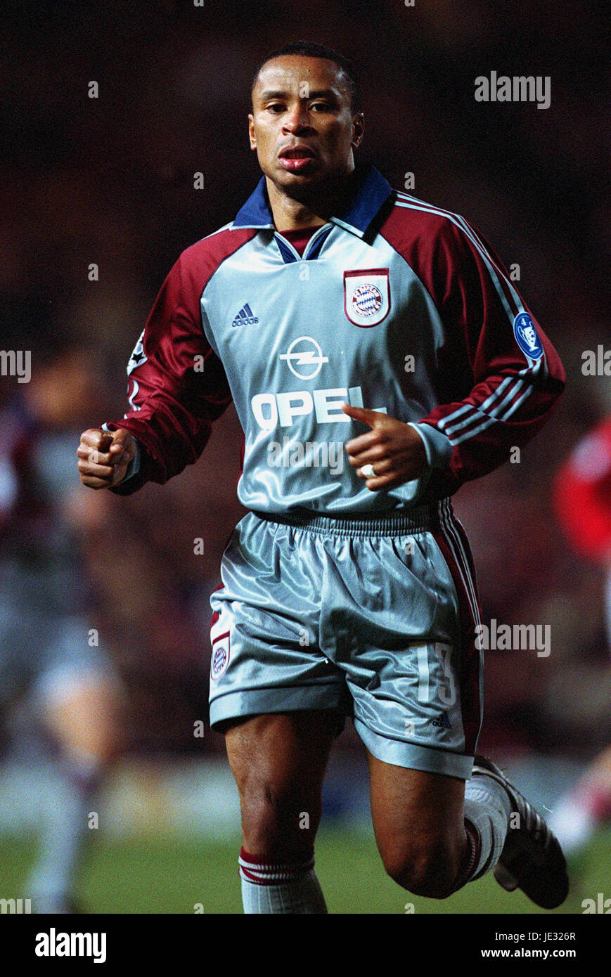 PAULO SERGIO FC BAYERN München FC OLD TRAFFORD MANCHESTER 13. März 2002 Stockfoto