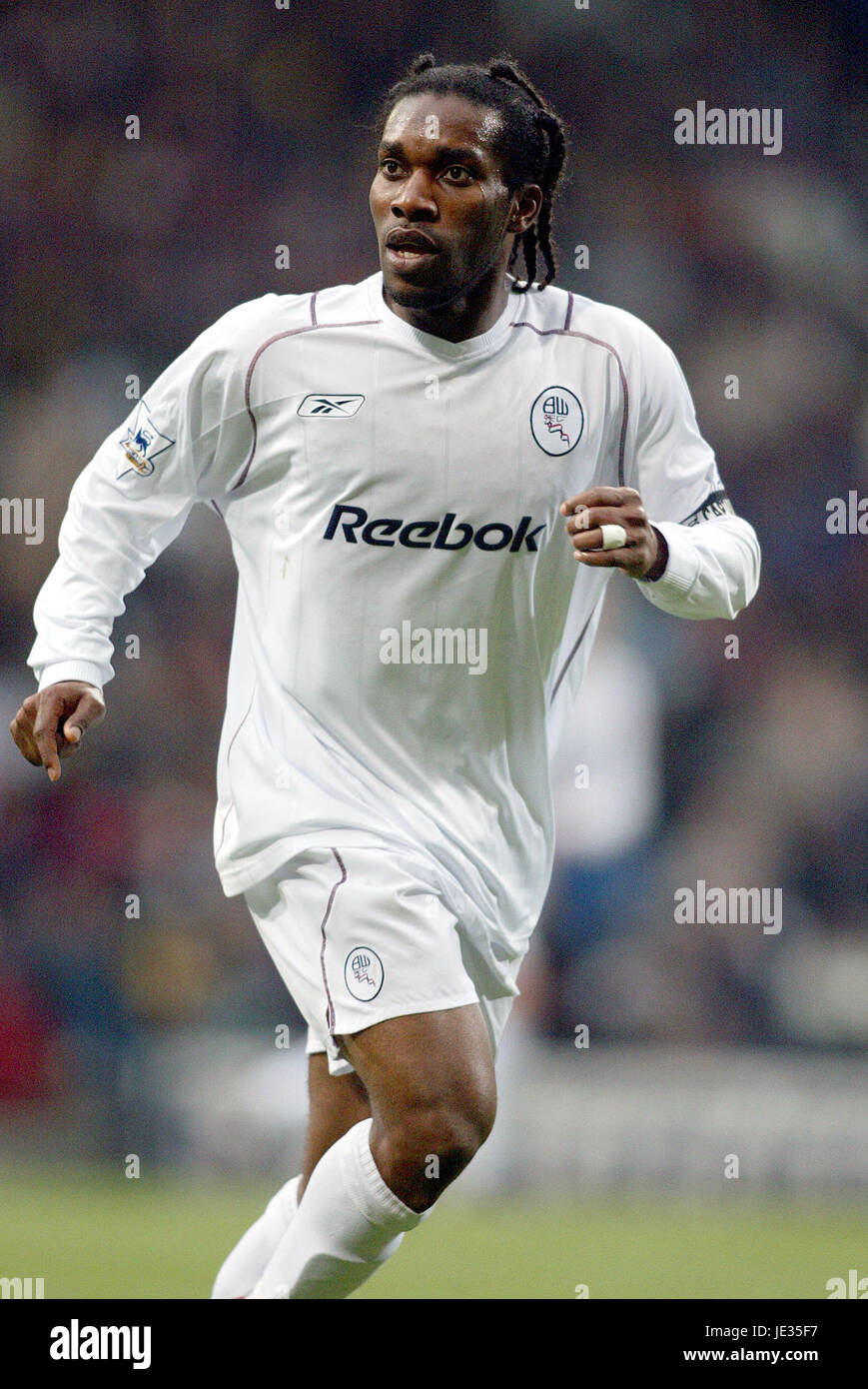 JAY JAY OKOCHA BOLTON WANDERERS FC REEBOK STADIUM BOLTON ENGLAND 8. November 2003 Stockfoto