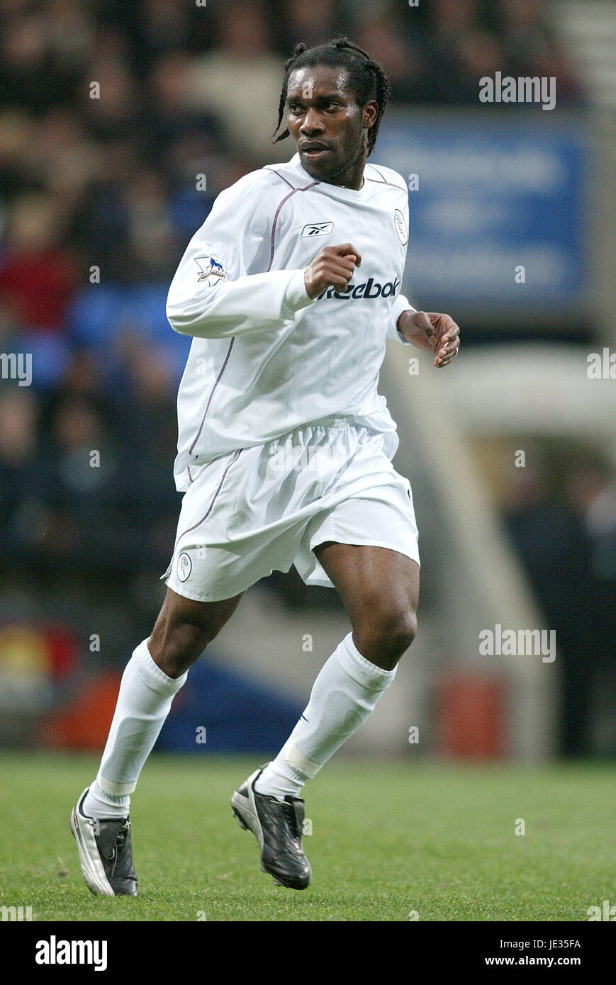 JAY JAY OKOCHA BOLTON WANDERERS FC REEBOK STADIUM BOLTON ENGLAND 8. November 2003 Stockfoto