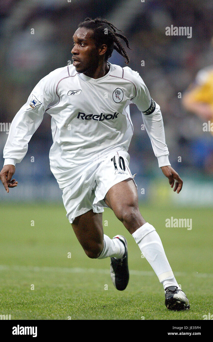 JAY JAY OKOCHA BOLTON WANDERERS FC REEBOK STADIUM BOLTON ENGLAND 8. November 2003 Stockfoto