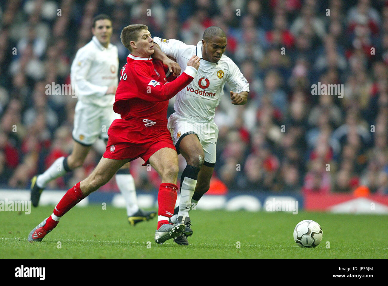 STEVEN GERRARD & Q FORTUNE LIVERPOOL V MANCHESTER UNITED Anfield Road LIVERPOOL ENGLAND 9. November 2003 Stockfoto