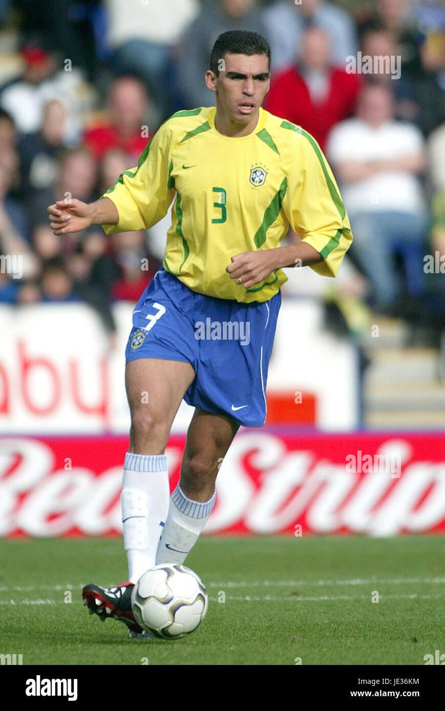 LUCIO BBRAZIL & BAYER 04 LEVERKUSEN WALKERS STADIUM LEICESTER ENGLAND 12. Oktober 2003 Stockfoto