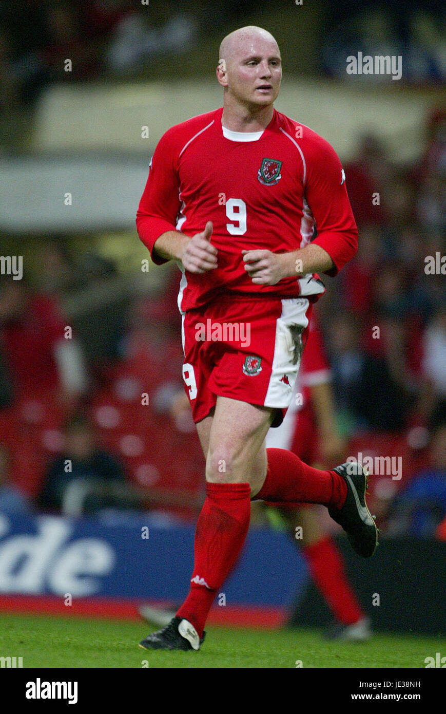 JOHN HARTSON WALES & GLASGOW CELTIC FC MILLENNIUM Stadion CARDIFF WALES 10. September 2003 Stockfoto