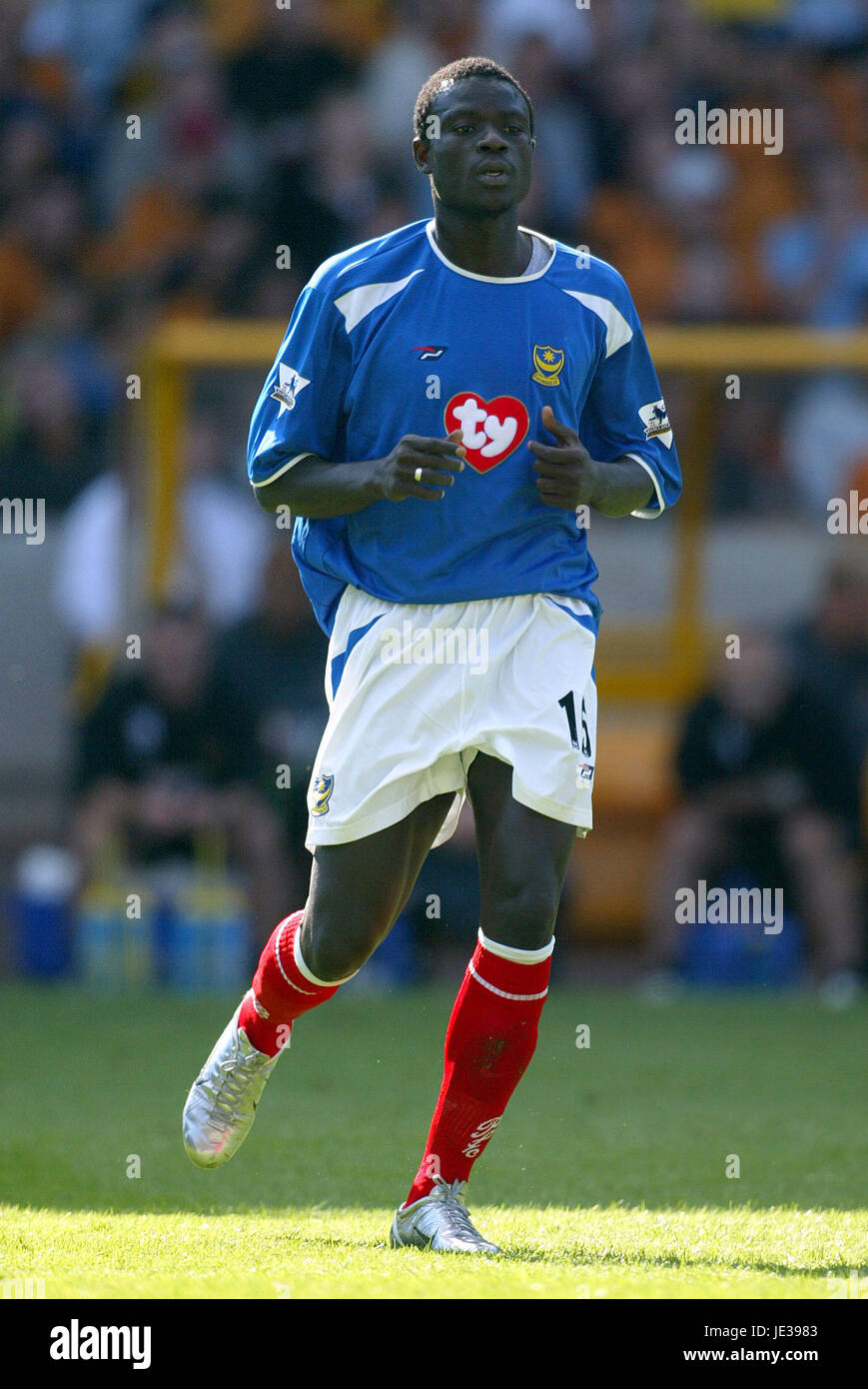 A. FAYE PORTSMOUTH FC MOLINEUX WOLVERHAMPTON ENGLAND 30. August 2003 Stockfoto