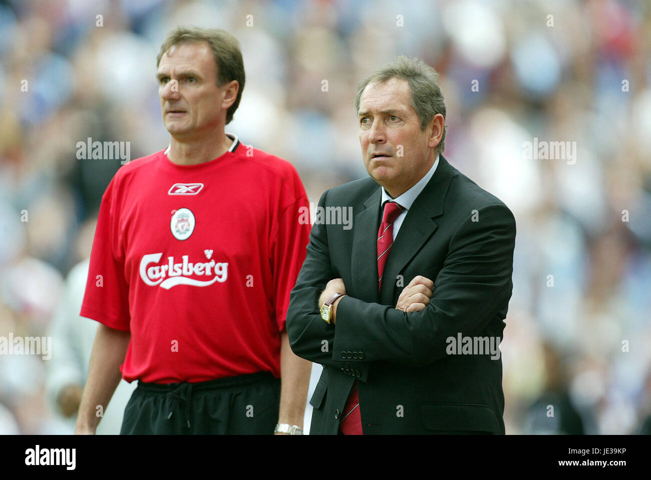 GERARD HOULLIER PHIL THOMPSON LIVERPOOLS Trainer & Assistent VILLENPARK ASTON BIRMINGHAM ENGLAND 24. August 2003 Stockfoto