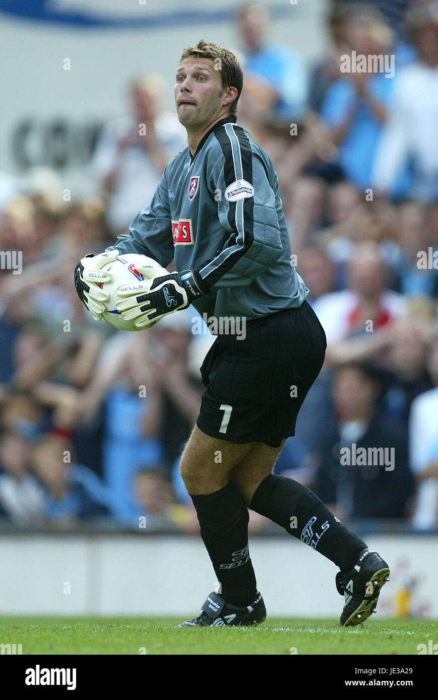 JAMES WALKER WALSALL FC HIGHFIELD ROAD COVENTRY 16. August 2003 Stockfoto