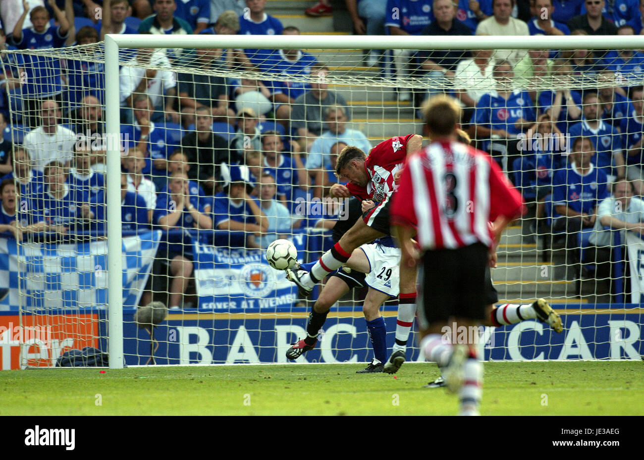 JAMES BEATTIE Partituren LEICESTER CITY V SOUTHAMPTON WALKERS STADIUM LEICESTER ENGLAND 16. August 2003 Stockfoto