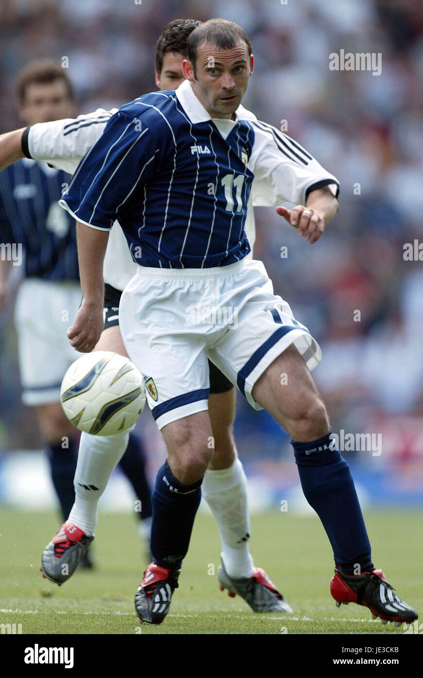 COLIN CAMERON MICHAEL BALLACK V Deutschland HAMPDEN PARK GLASGOW Schottland 7. Juni 2003 Stockfoto