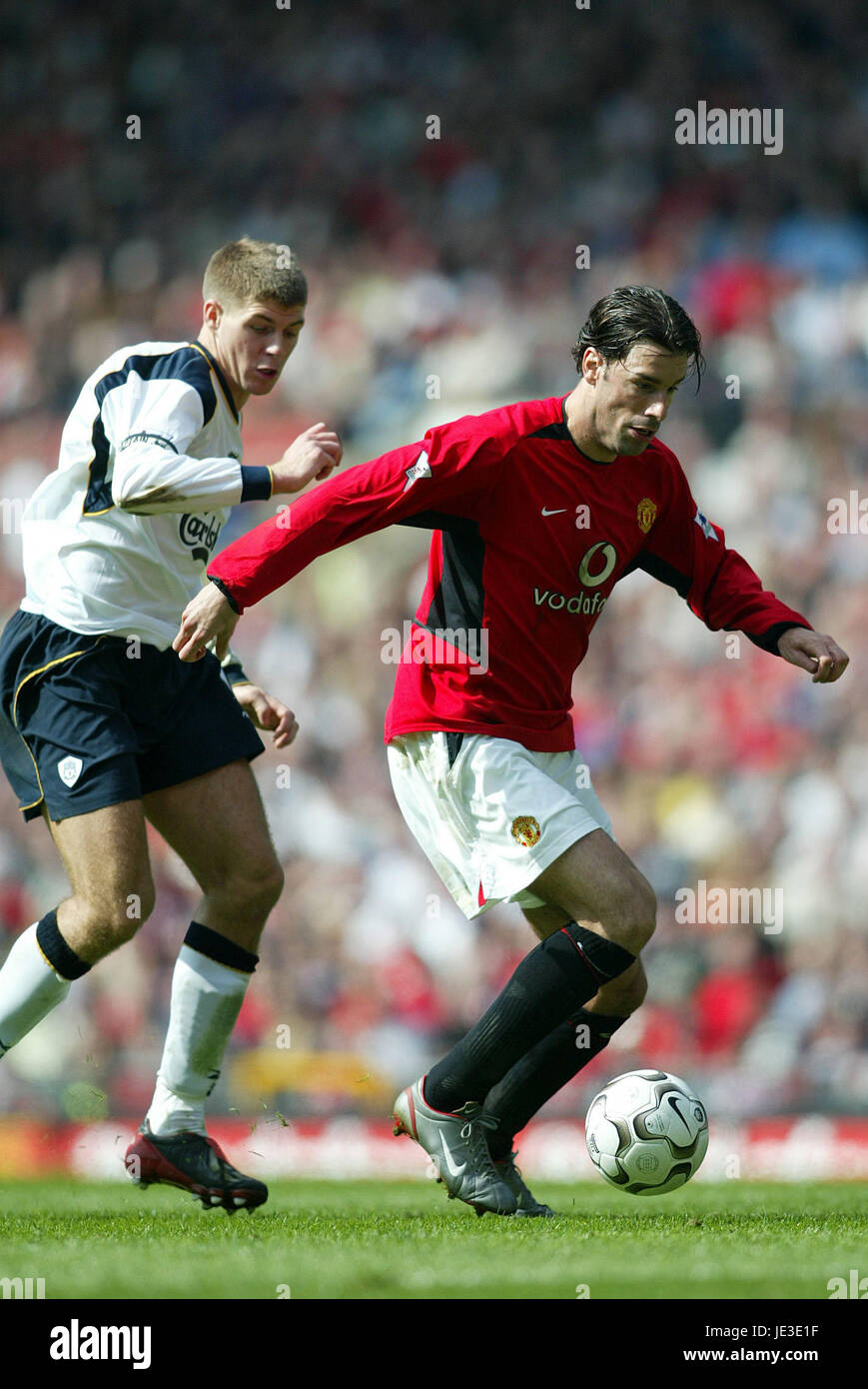 RUUD VAN NISTELROOY GERRARD MANCHESTER UNITED V LIVERPOOL OLD TRAFFORD MANCHESTER 5. April 2003 Stockfoto