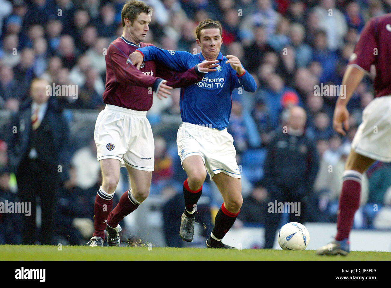 BARRY FERGUSON & ANDY KIRK GLASGOW RANGERS V Herzen IBROX GLASGOW 15. Februar 2003 Stockfoto