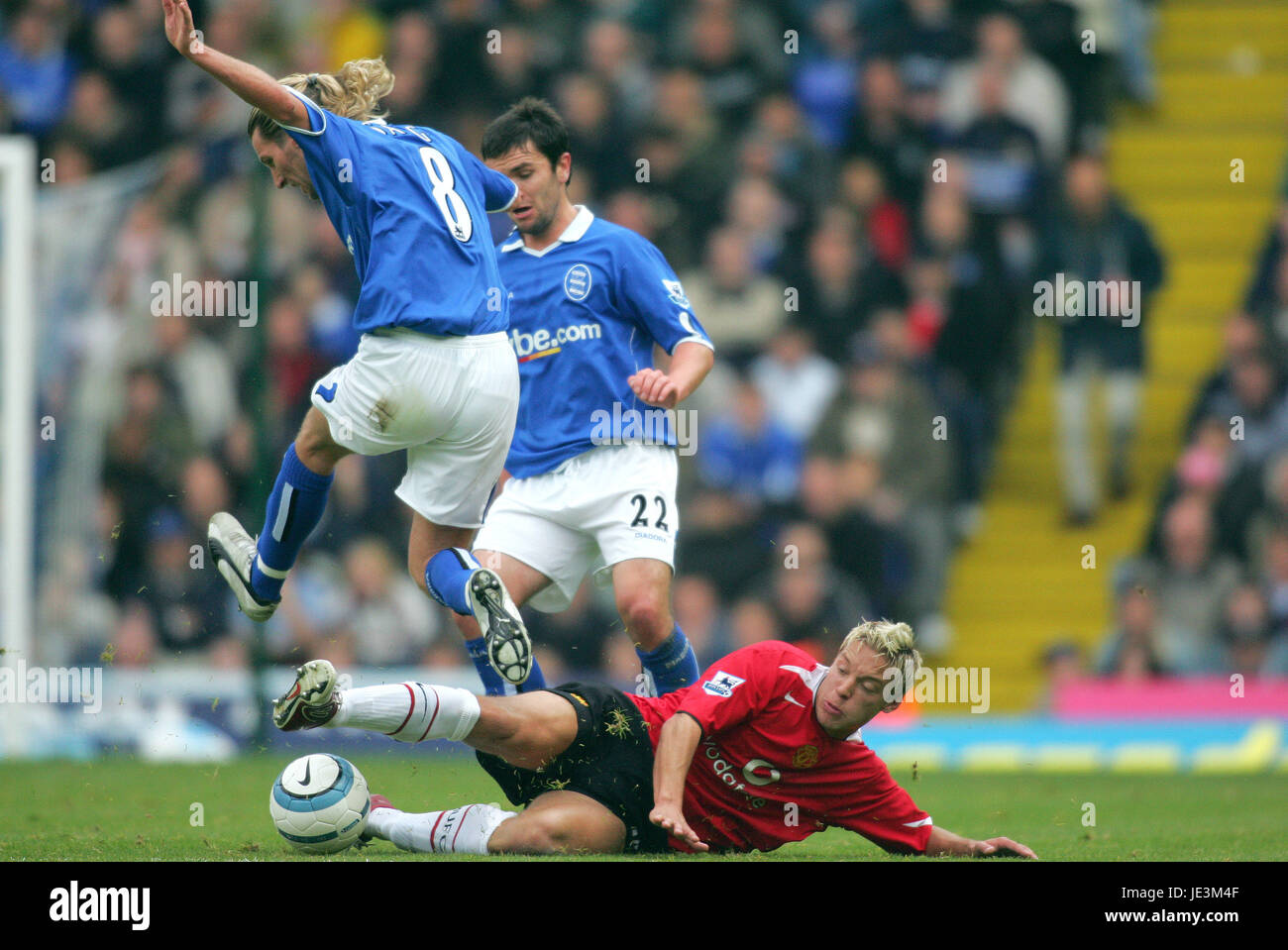 ALAN SMITH & ROBBIE SAVAGE BIRMINGHAM CITY V MANCHESTER U ST ANDREWS BIRMINGHAM ENGLAND 16. Oktober 2004 Stockfoto