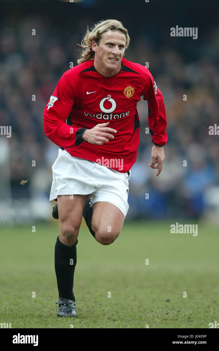 DIEGO FORLAN MANCHESTER UNITED FC LOFTUS ROAD QPR LONDON 28. Februar 2004 Stockfoto