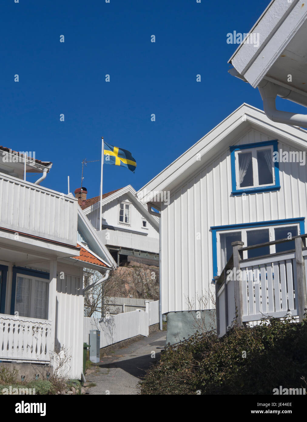 Die kleine Stadt Fjallbacka an der Westküste von Schweden, ein Urlaubsziel, engen Gassen und malerischen Häuser Stockfoto
