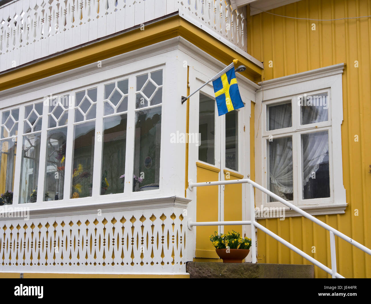 Die kleine Stadt an der Westküste von Schweden, einem malerischen Urlaubsort Kungshamn clapboard villa Stockfoto