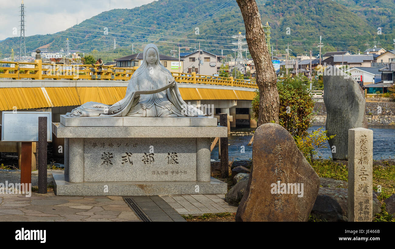 Murasaki Shikibu Statue in Uji Bezirk - A japanische Schriftsteller und Hofdame am kaiserlichen Hof in Heian-Zeit Stockfoto