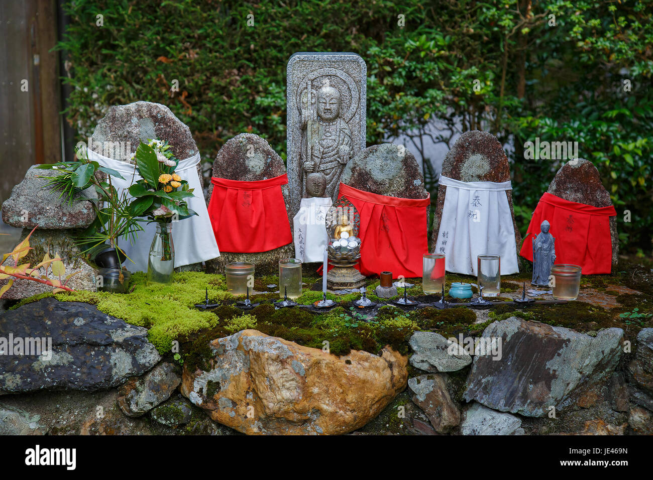 Jizo Bodhisattva in Saisho, einem Sub Tempel des Nanzen-Ji-Tempel in Kyoto, Japan KYOTO, JAPAN - 23.Oktober: Jizo Bodhisattva in Kyoto, Japan am Oktobe Stockfoto