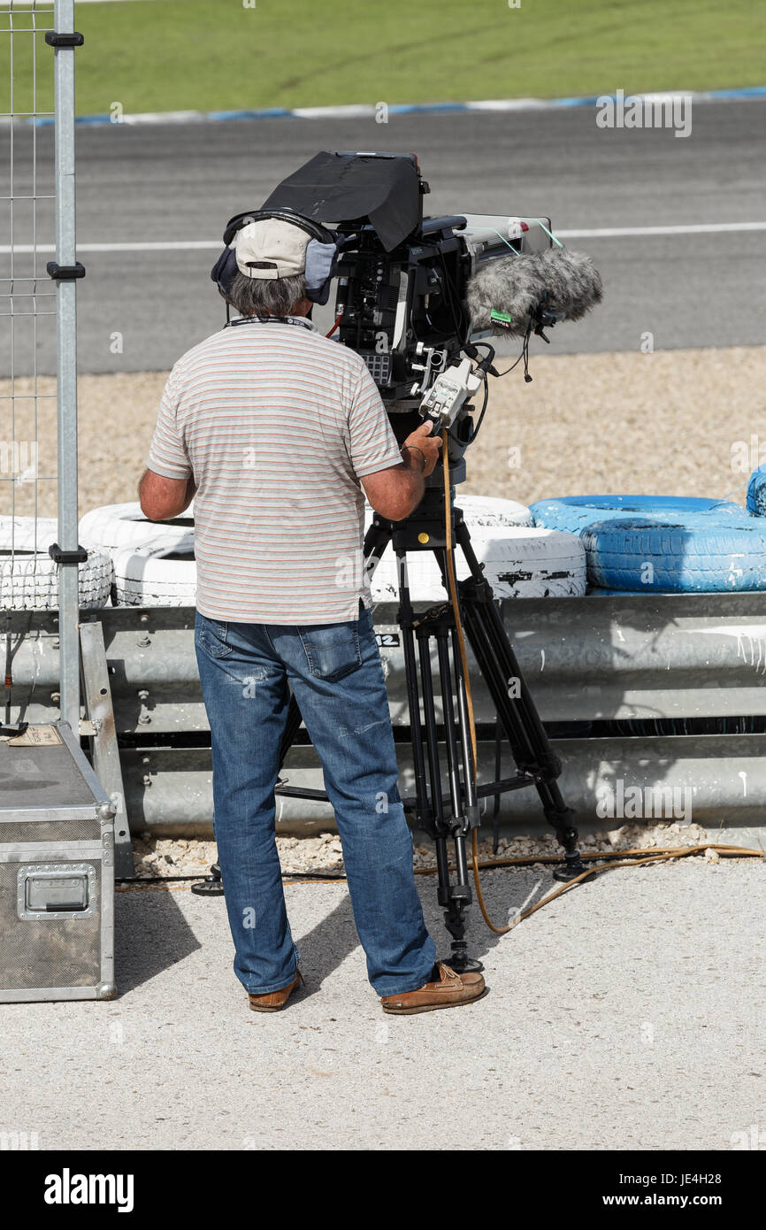 JEREZ DE LA FRONTERA, Spanien - 19. Oktober 2014: Professionelle Kameramann Aufnahme während der World Series by Renault auf der Rennstrecke von Jerez Stockfoto