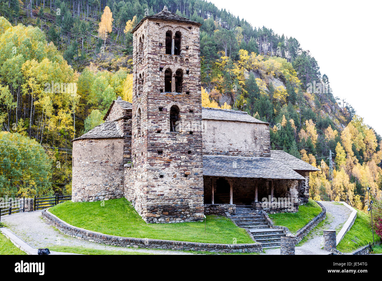 Sant Joan de Caselles (Canillo, Andorra). Romanische Kirche bauen im 12. Jahrhundert. Stockfoto