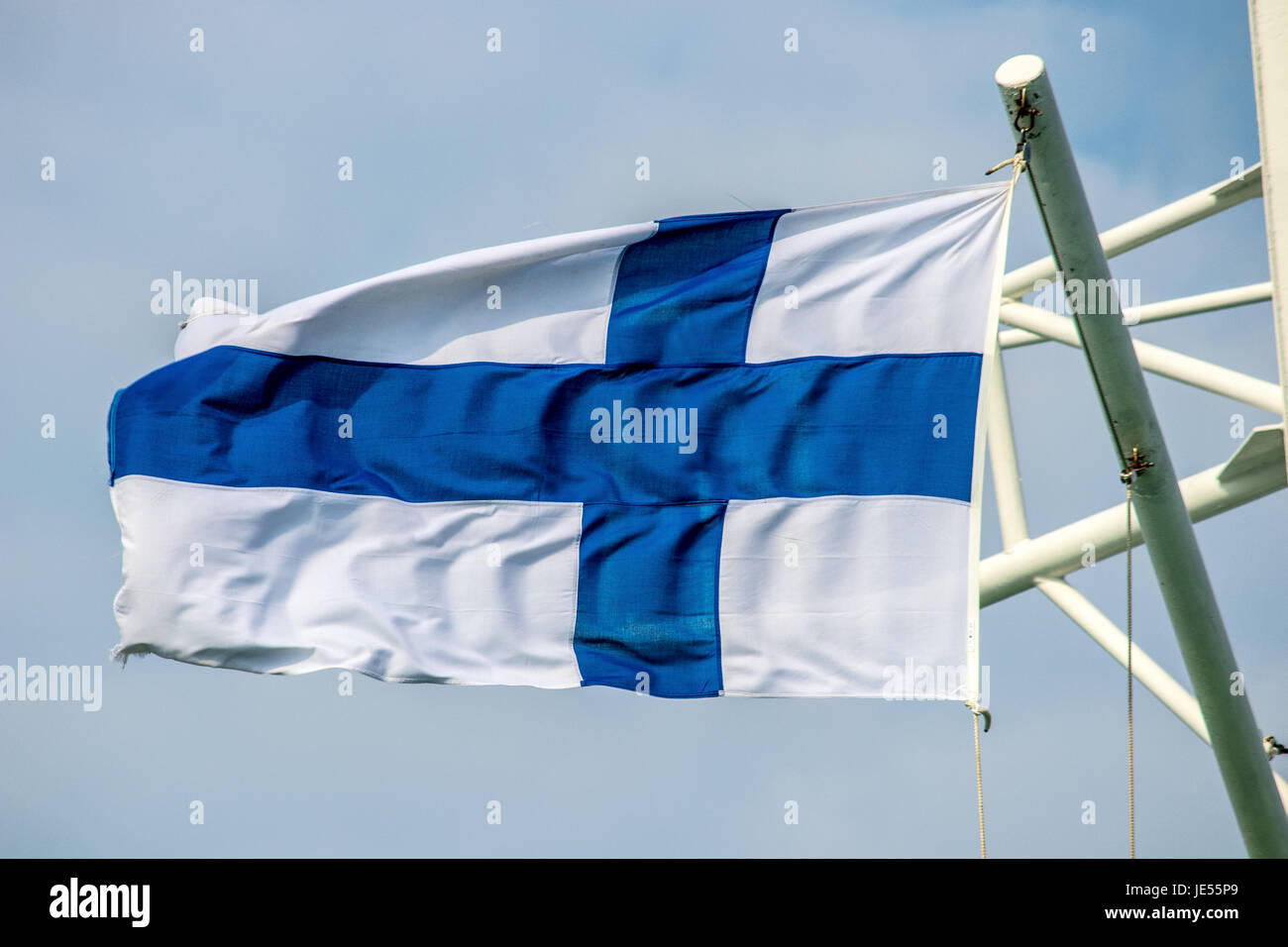 Die Flagge von Finnland. Mast zu versenden. Stockfoto