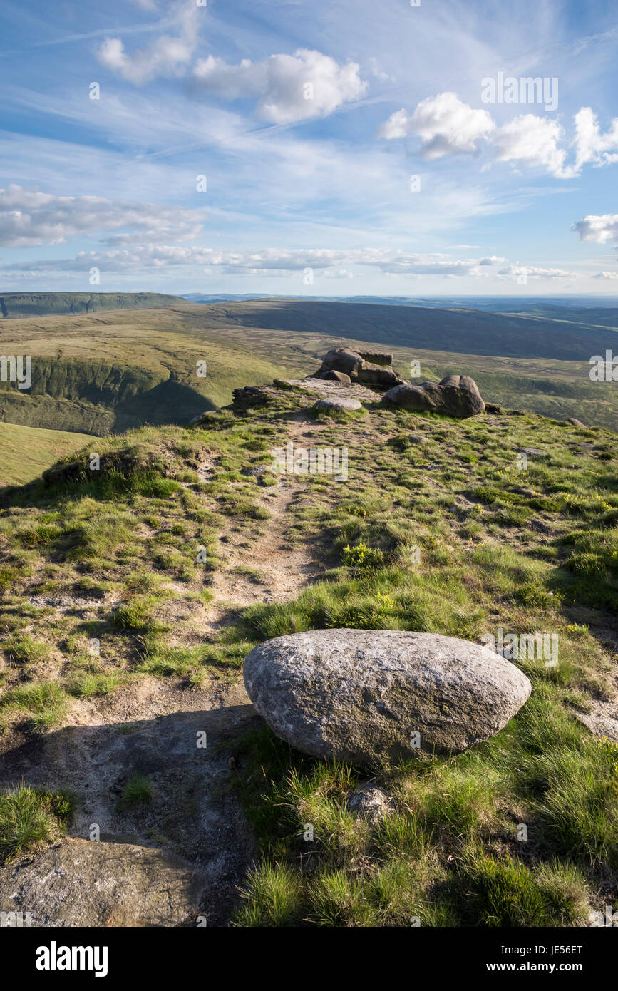 Regal Steinen auf Bleaklow, einer Fläche von Moorlandschaft in der Nähe von Glossop in Dark Peak, Derbyshire, England. Stockfoto