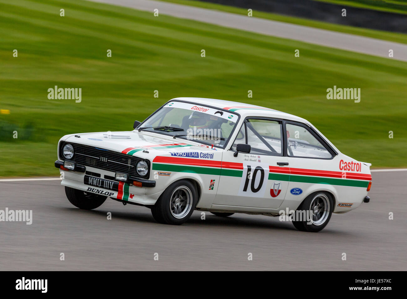 Ford Escort RS2000 1981 mit Fahrer Mark Blundell während dem Gerry Marshall Trophy Rennen in Goodwood GRRC 75. Mitgliederversammlung, Sussex, UK. Stockfoto