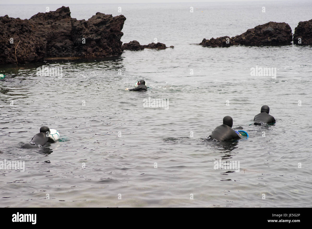 Die Haenyo sind Frauen-Taucher, die Leben auf der Insel Jeju und gelten als einen nationalen Schatz. Sie sind in der Lage, bis zu 20 Meter tauchen und halten Sie ihre b Stockfoto