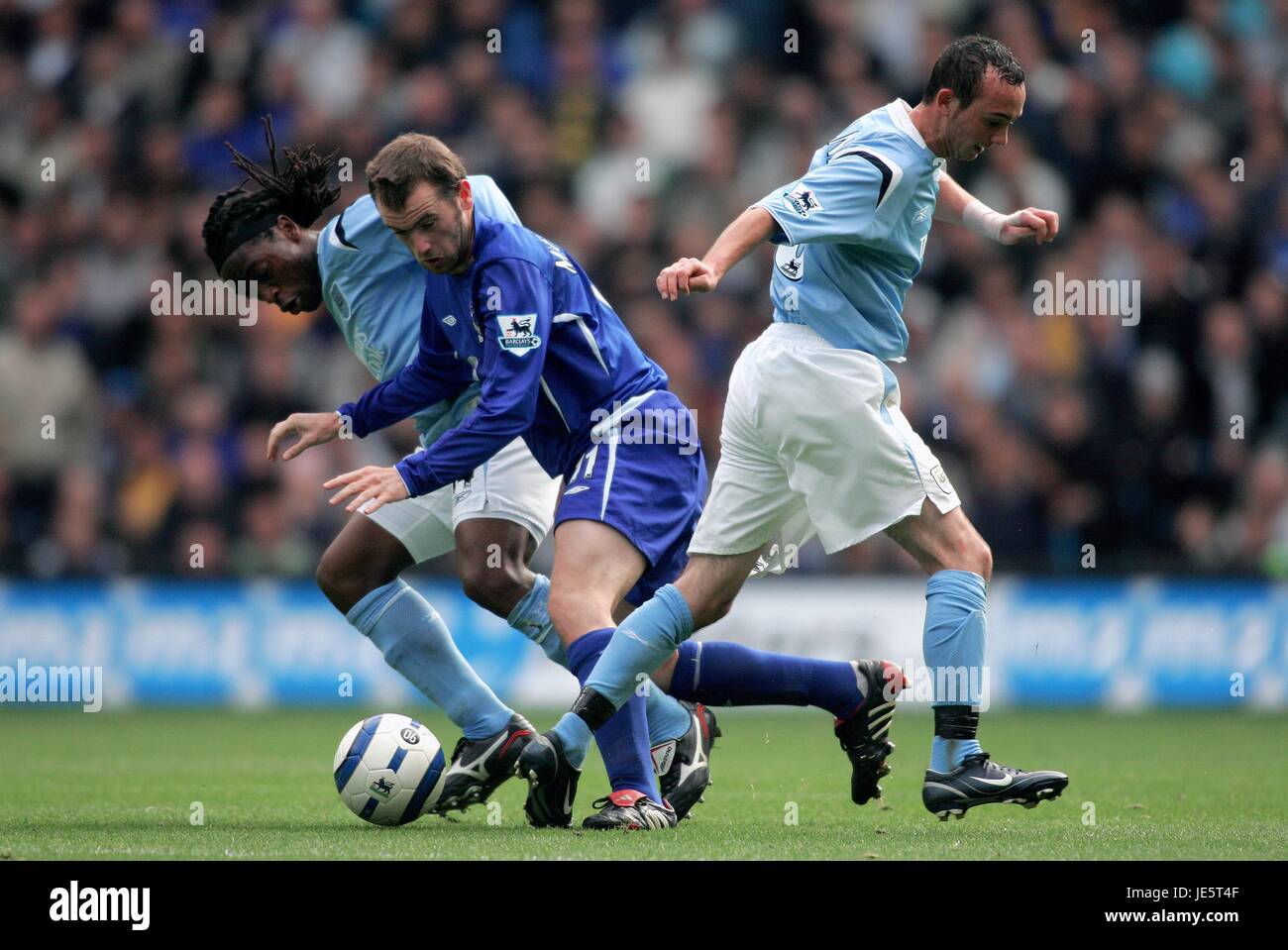 MUSAMPA MCFADDEN & JORDON MANCHESTER CITY gegen EVERTON CITY OF MANCHESTER STADIUM MANCHESTER ENGLAND 2. Oktober 2005 Stockfoto