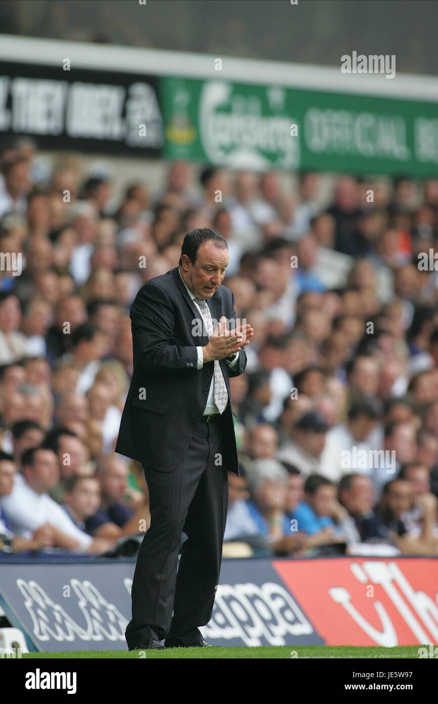 RAFA BENITEZ LIVERPOOL FC COACH WHITE HART LANE TOTTENHAM LONDON 13. September 2005 Stockfoto