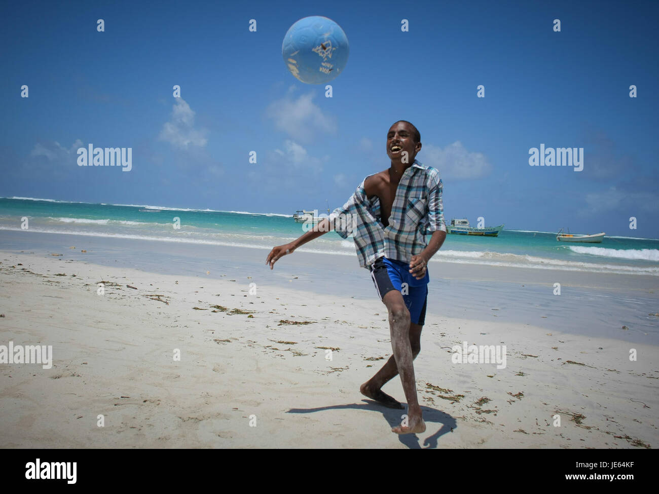 Foto vom 5. August 2013 in Mogadischu, Somalia, zeigt Aspekte des täglichen Wirtschaftslebens in der Stadt, einschließlich Straßenaktivitäten und lokale Unternehmen. Stockfoto