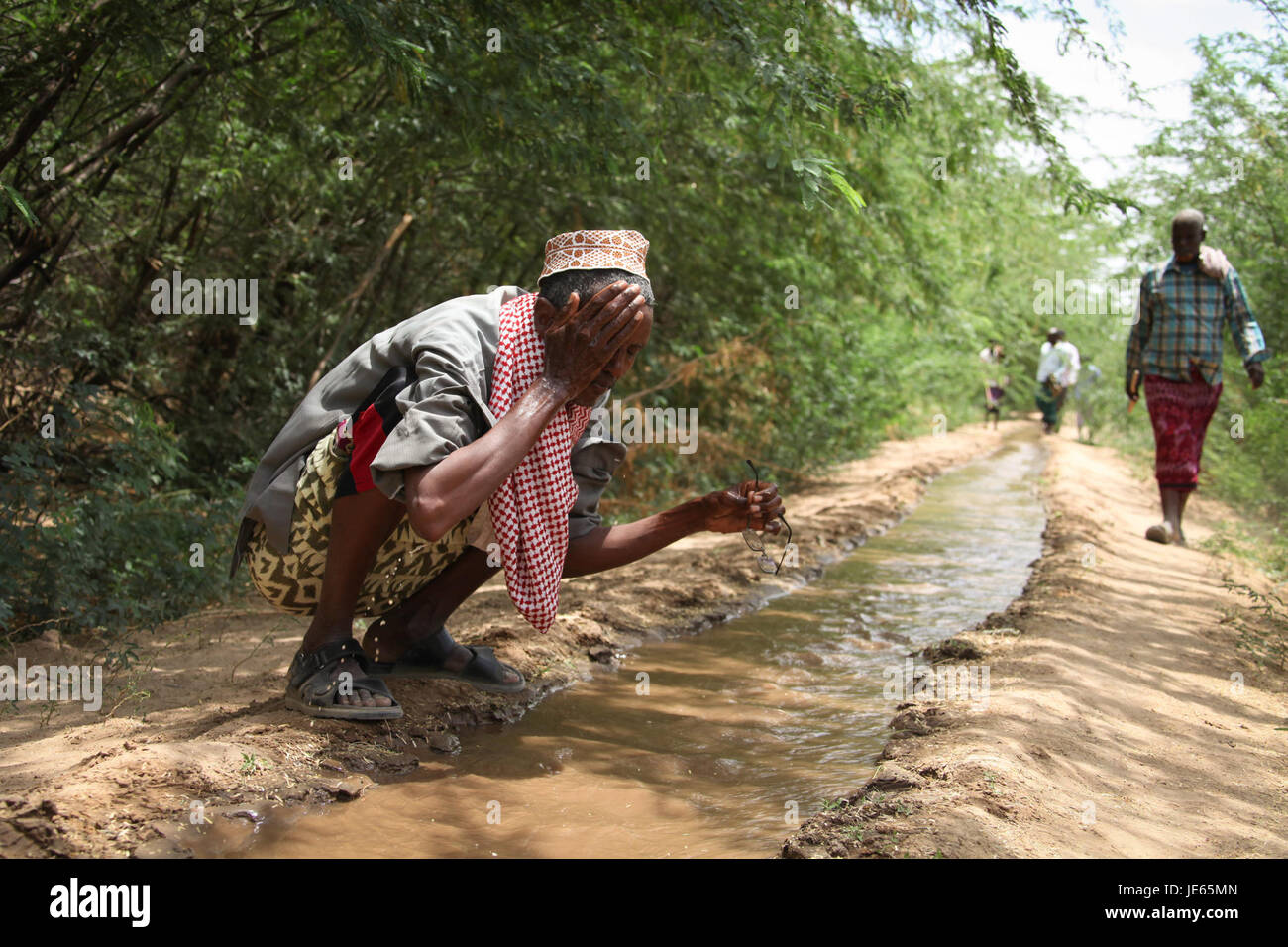 Dieses Foto von Belet Weyne macht Momentaufnahmen des täglichen Lebens und der sozialen Umgebung in der Region und bietet einen Einblick in die lokale Kultur und Gemeinschaft. Stockfoto