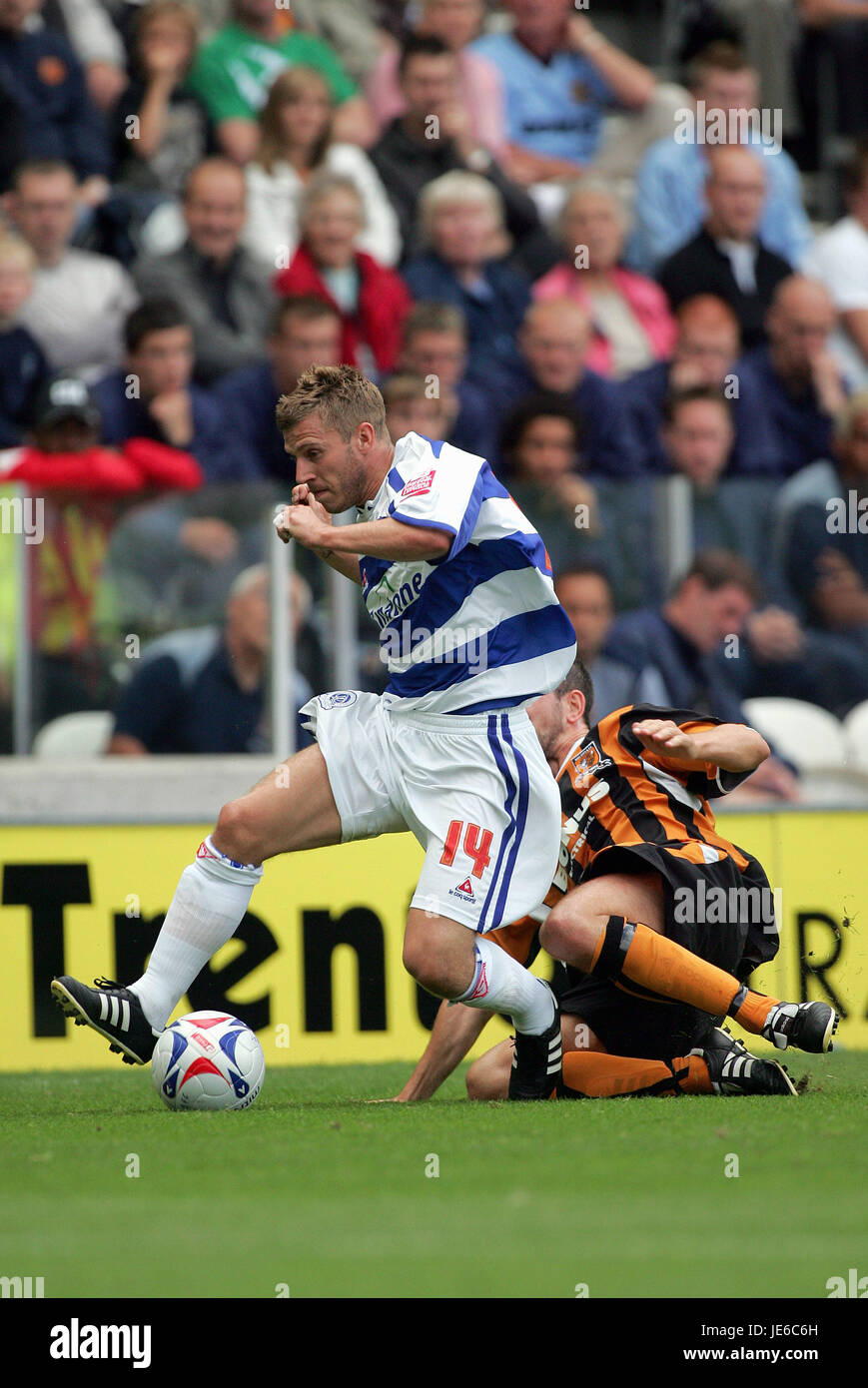 STUART ELLIOTT & MARTIN ROLANDS HULL CITY V QPR KC STADIUM HULL ENGLAND 6. August 2005 Stockfoto