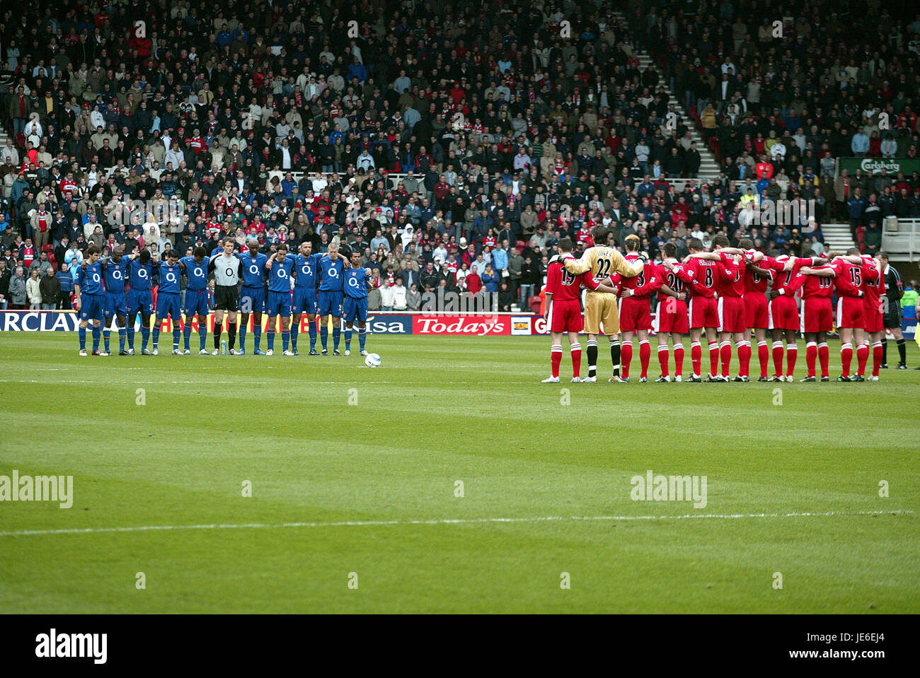 MINUTE Stille für den Papst MIDDLESBROUGH V ARSENAL RIVERSIDE STADIUM MIDDLESBROUGH ENGLAND 9. April 2005 Stockfoto