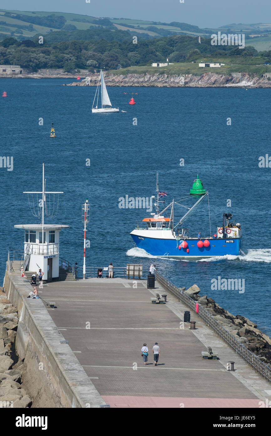 Bild von Paul Slater/PSI - Blick auf Mountbatten Pier, Plymouth Sound. Stockfoto