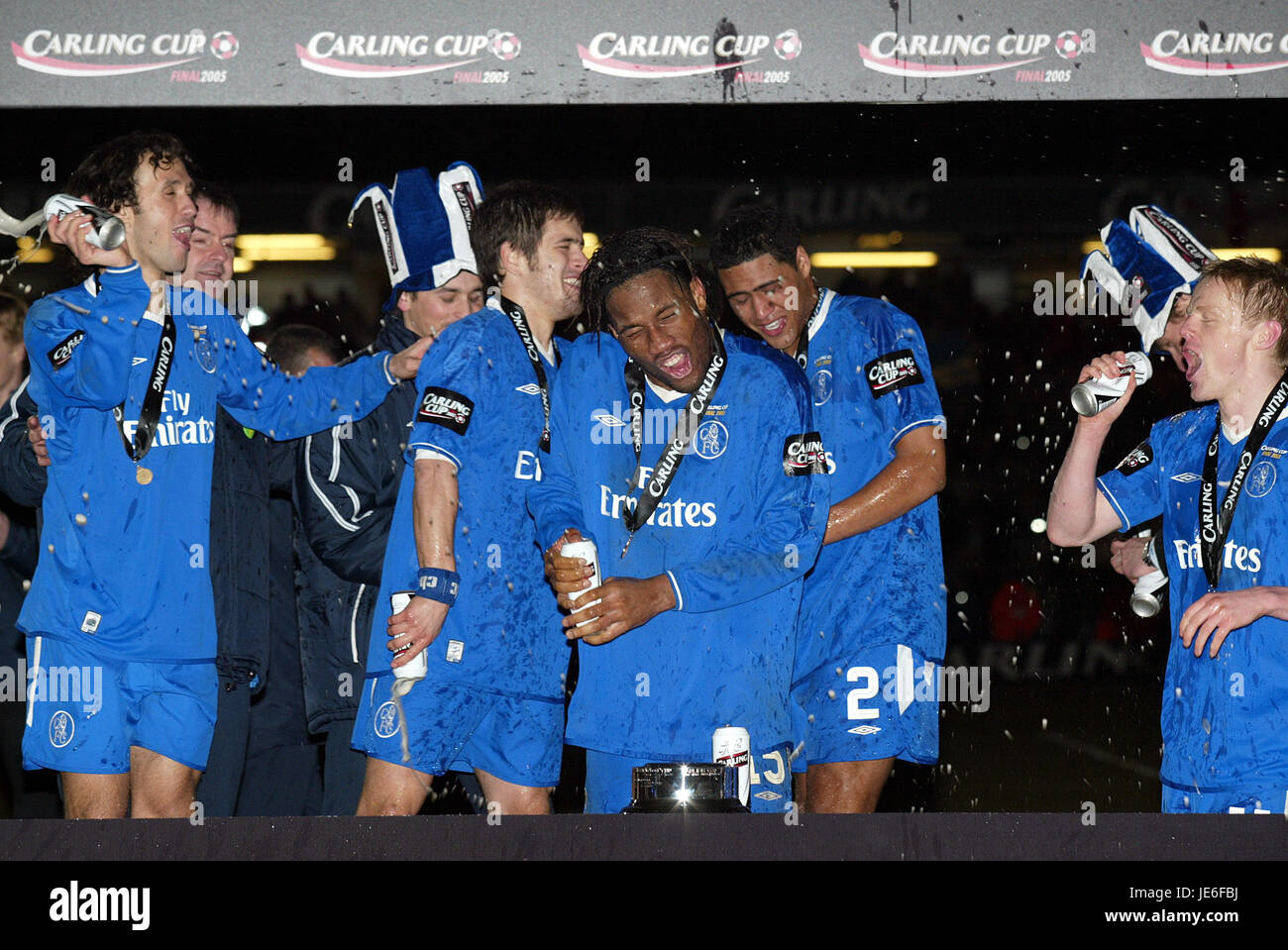 CHELSEA-Spieler feiern CARLING-CUP-Finale Gewinner 2005 MILLENNIUM Stadion CARDIFF WALES 27. Februar 2005 Stockfoto