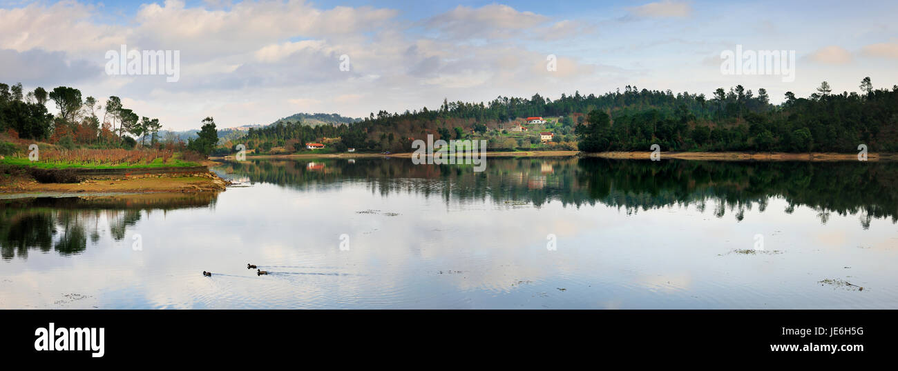 Dão Fluss, ein Weinland. Portugal Stockfoto