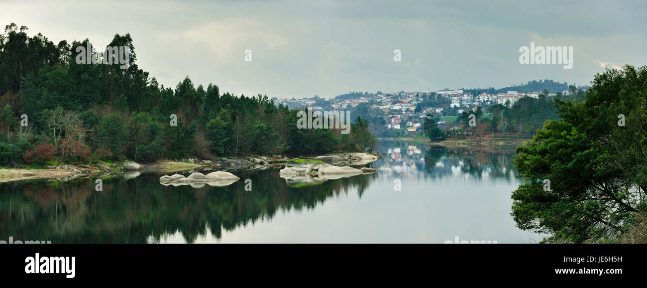 Dão Fluss, ein Weinland. Portugal Stockfoto
