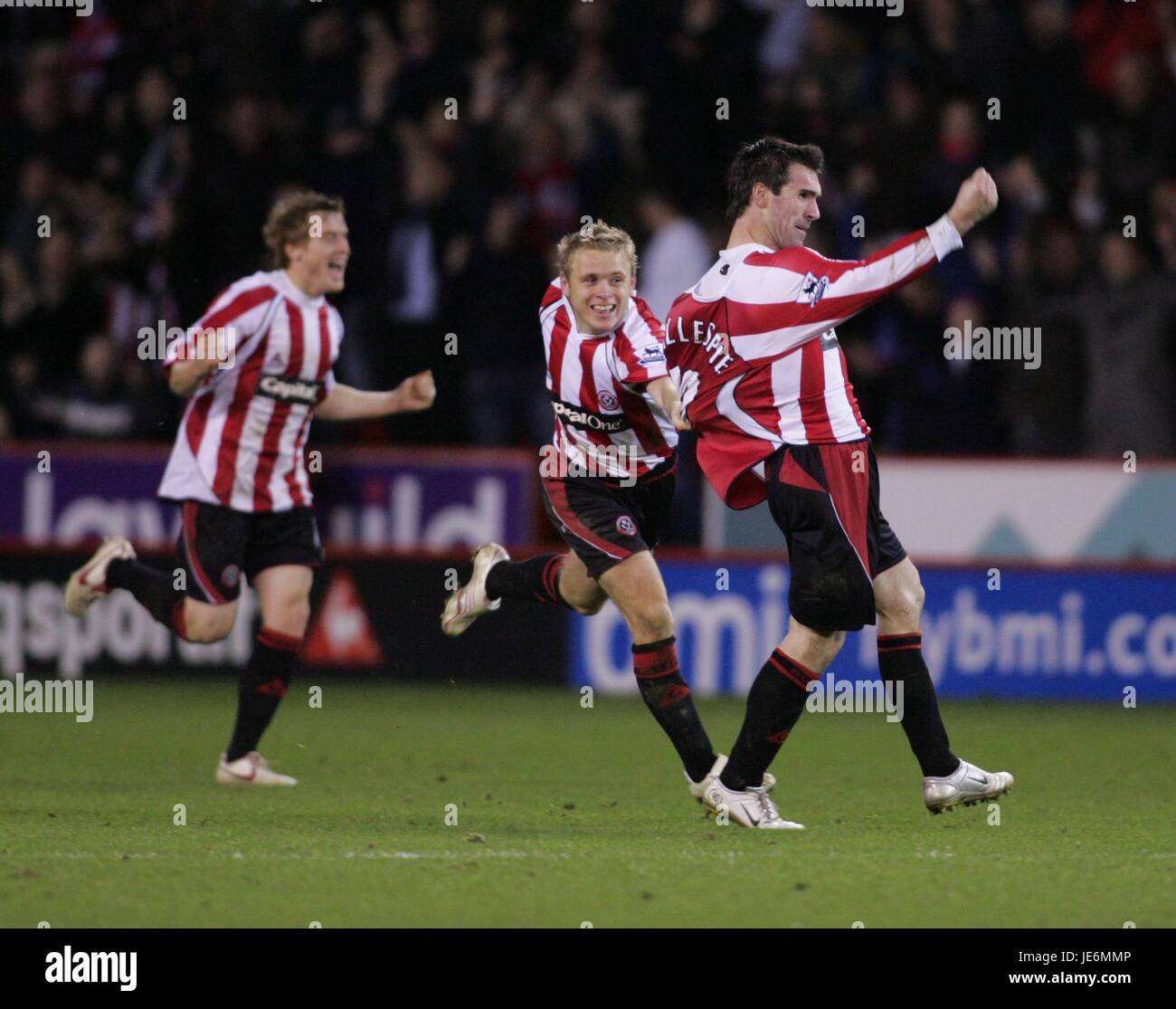 KEITH GILLESPIE feiert SHEFFIELD UTD V CHARLTON BRAMELL LANE SHEFFIELD Großbritannien 2. Dezember 2006 Stockfoto