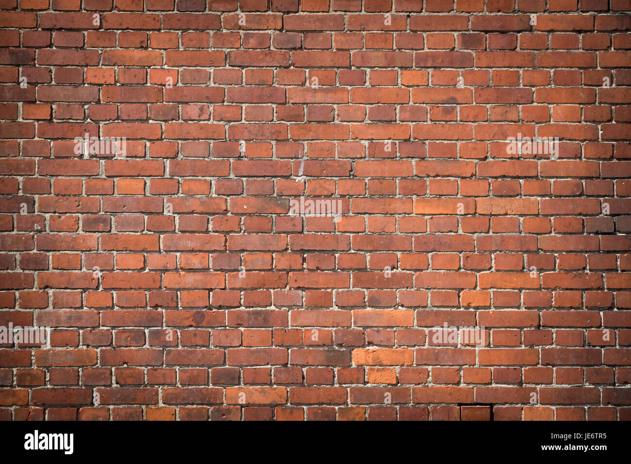 Old Red Brick Wall Textur grunge Hintergrund mit Vignettierten Ecken Stockfoto