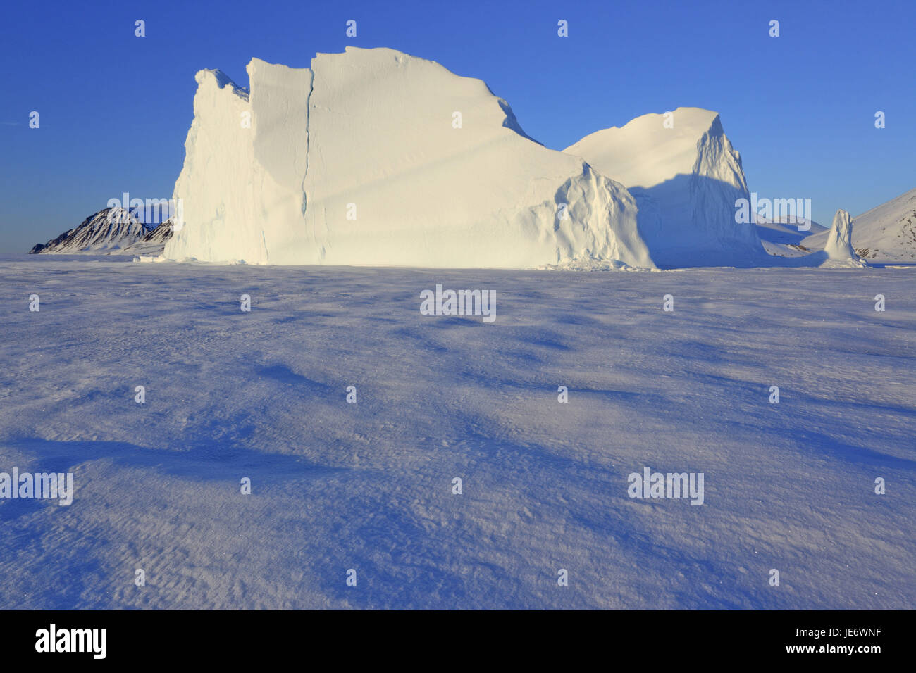 Nordamerika, Kanada, Nordkanada, Nunavut, Baffin Island, Teich, Inlet, Eclipse Sound, Packeis, Eisberg, Stockfoto