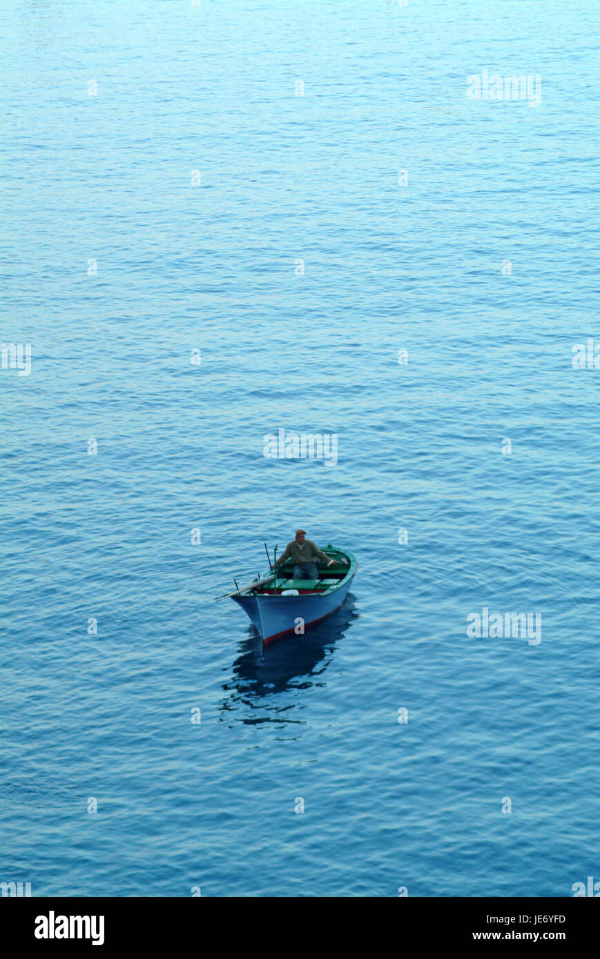 Angelboot/Fischerboot kehrt zurück zum Hafen, Stockfoto