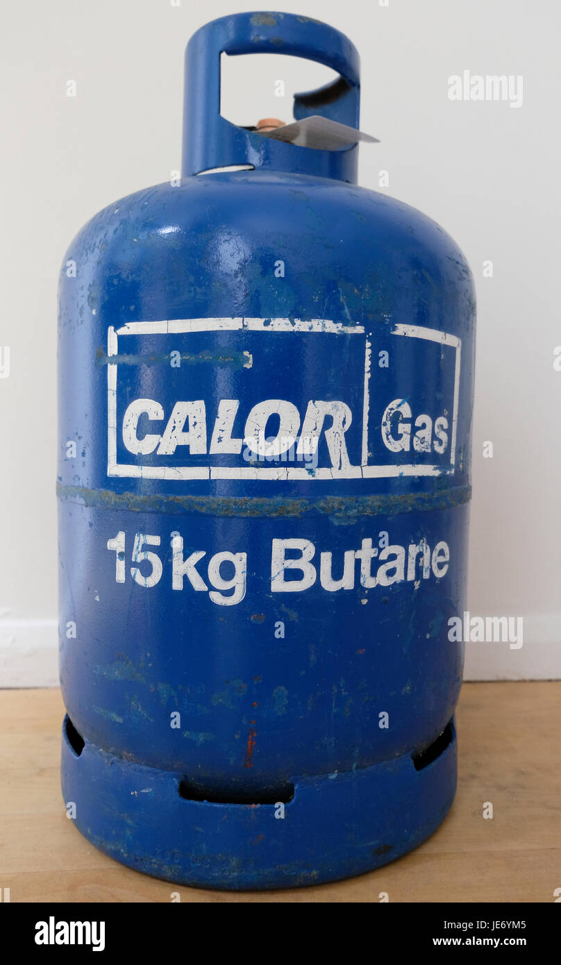 Leere blaue 15kg Butan Gasflasche Stockfotografie - Alamy