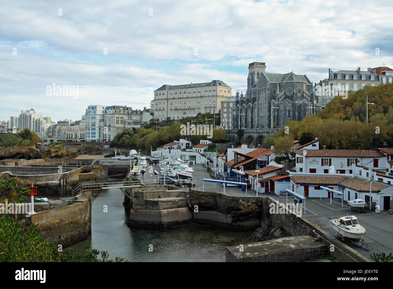 Kirche Sainte Eugenie und den Port des Pecheurs, Biarritz, Frankreich Stockfoto