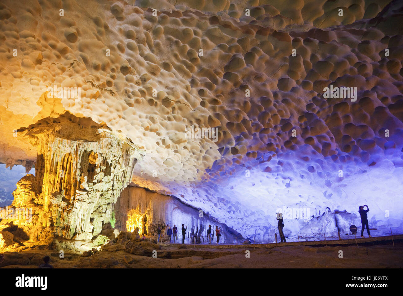 Vietnam, Halong Bay, Sung Sot Grube, Stockfoto