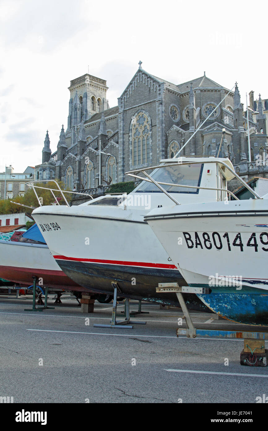 Kirche Sainte Eugenie und den Port des Pecheurs, Biarritz, Frankreich Stockfoto